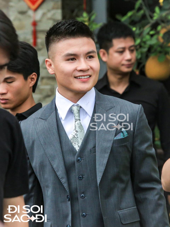 Nụ cười rạng rỡ của Quang Hải trong ngày trọng đại