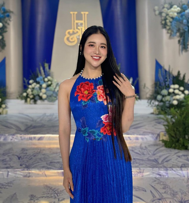 Quỳnh Trang - Hoa Hậu Vỉa Hè đảm nhận vai trò MC trong đám cưới Quang Hải