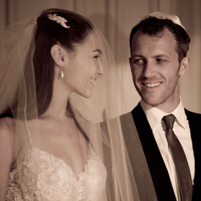 Gal Gadot kết hôn với ông xã doanh nhân năm 2008 khi sự nghiệp mới chớm