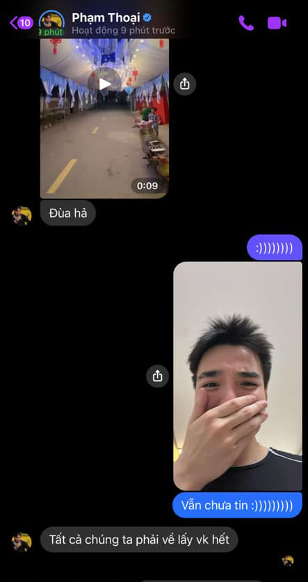 Tun Phạm cũng không giấu được sự kinh ngạc khi nghe tin Phạm Thoại lấy vợ. Anh chàng còn đăng tải cả đoạn clip Phạm Thoại mời cưới trong sự ngỡ ngàng.