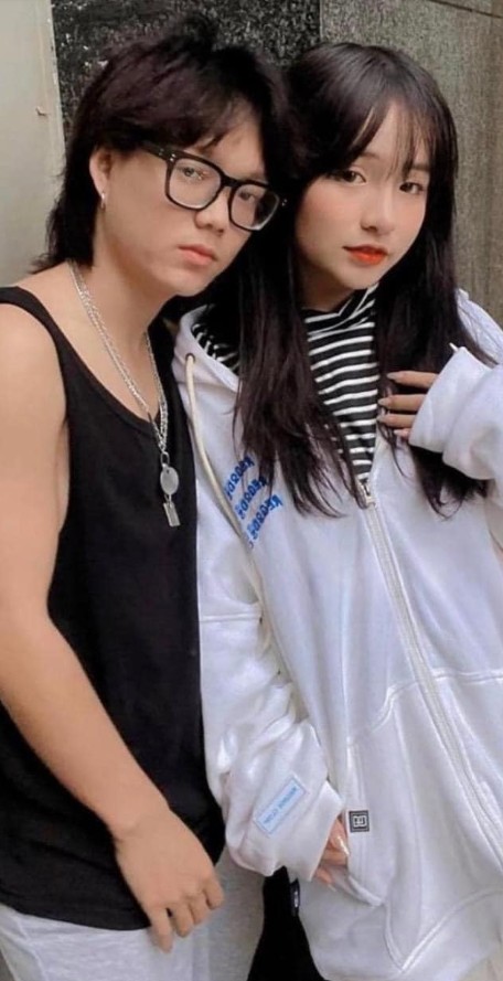 Những khoảnh khắc tình cảm của cặp đôi hot nhất cõi mạng trong 2 ngày qua.