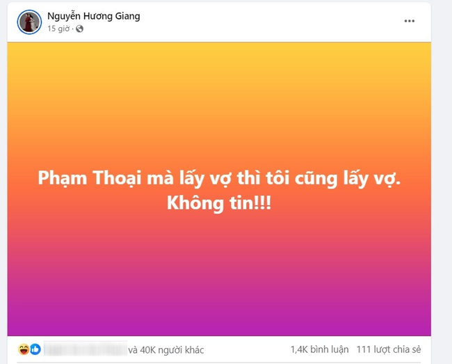 Hoa hậu Hương Giang là một trong những người đầu tiên sốc khi nghe tin Phạm Thoại lấy vợ. Thậm chí nàng Hậu còn đang một status hài hước rằng: 