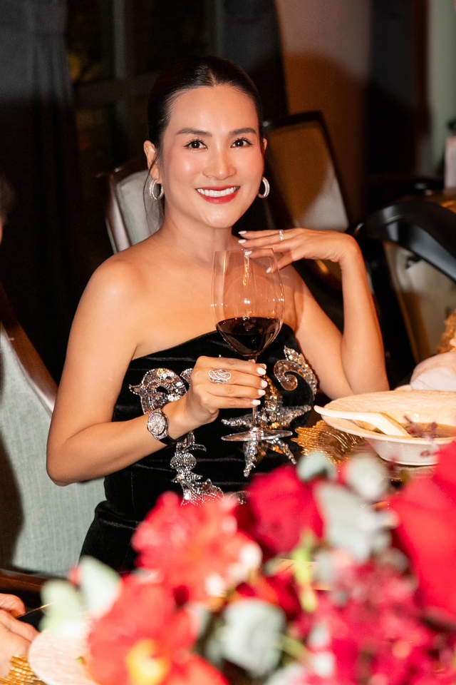 Doanh nhân Anh Thơ - vợ diễn viên Bình Minh từng thành công với nhiều lĩnh vực kinh doanh như nhà hàng, giải trí...