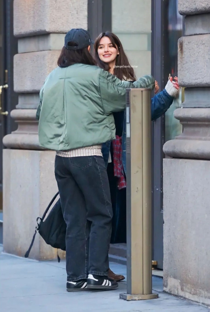 Suri Cruise sở hữu ngoại hình xinh đẹp nổi bật ở tuổi trưởng thành