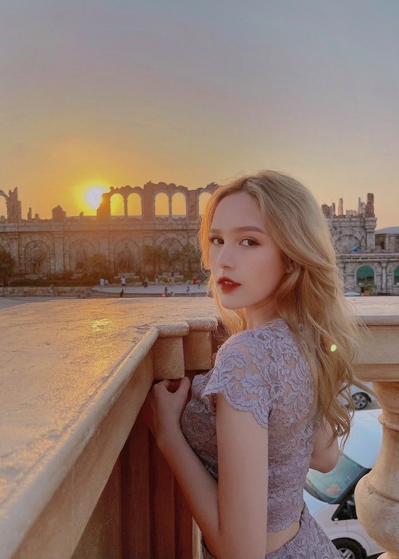 Cô nàng cũng thường cập nhật hình ảnh về cuộc sống chanh sả của mình.