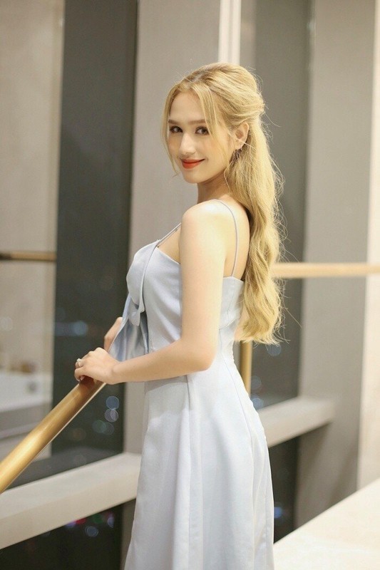 Nàng hot girl gây ấn tượng với khuôn mặt lai Tây sắc sảo, dù có bố mẹ là người Việt 100%.