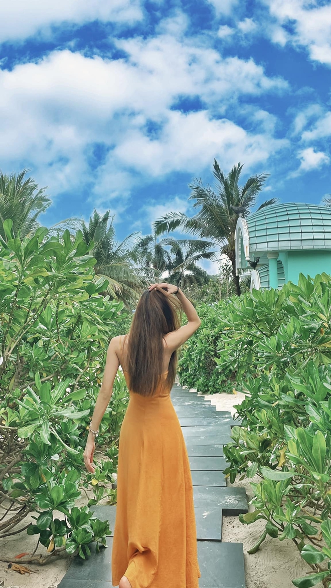 Cô dành thời gian đi du lịch nhiều nơi