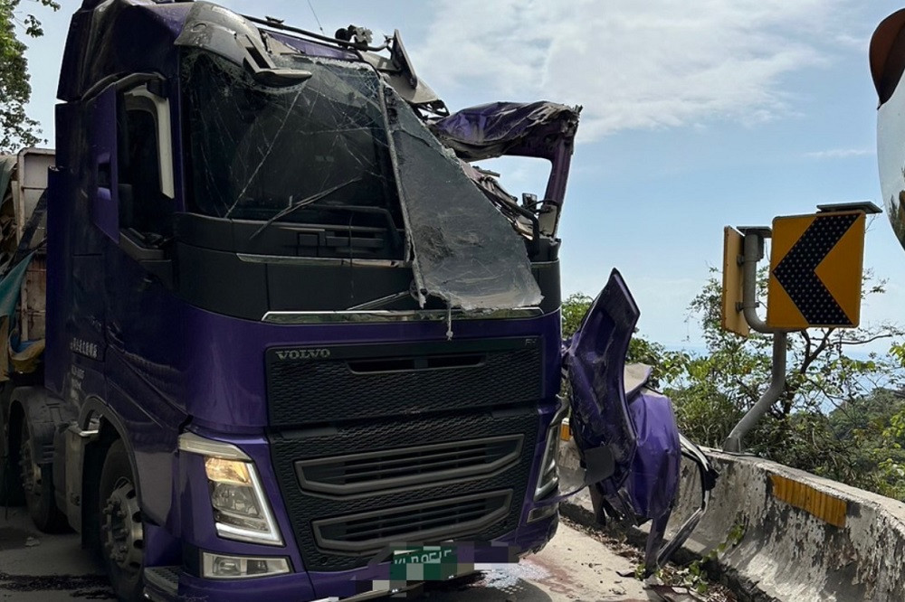 Chiếc xe tải gặp nạn. Ảnh: China Times