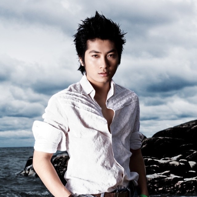 Nhất Thiên Bảo sở hữu ngoại hình điển trai đậm chất lãng tử