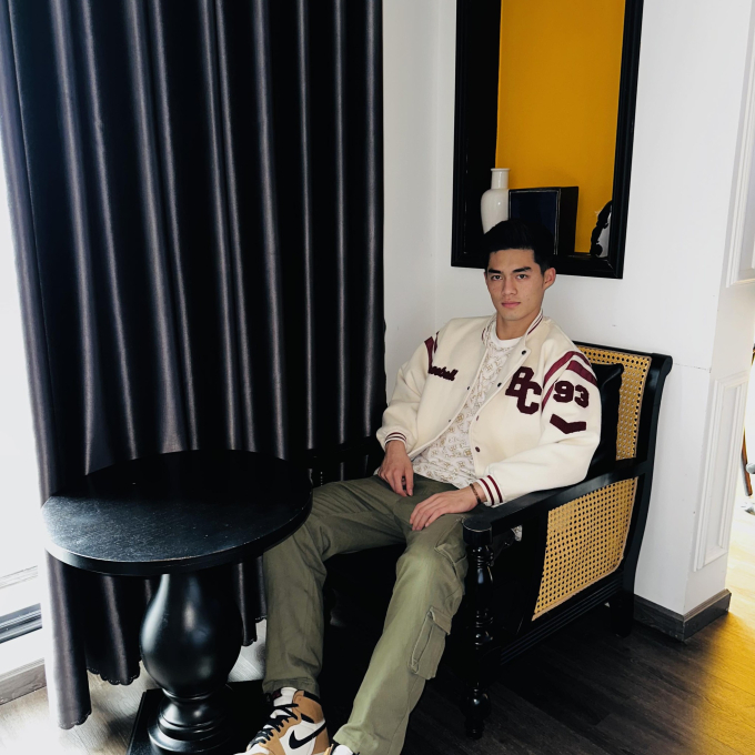 Phong cách đời thường của thủ môn sinh năm 2003