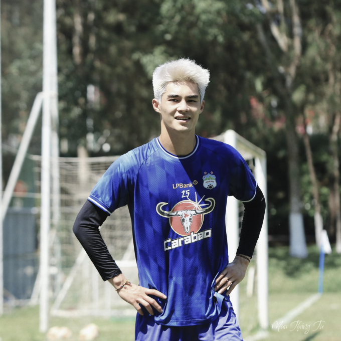 Chiều cao cực ấn tượng của Trung Kiên