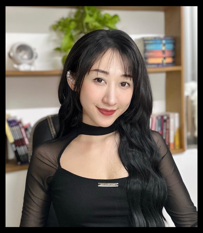 Với sự biến hóa duyên dáng cùng phương pháp giảng dạy tiếng Anh độc đáo, cô Tiên Tinker không chỉ truyền đạt kiến thức mà còn truyền lửa đam mê ngôn ngữ này tới rất nhiều netizen.