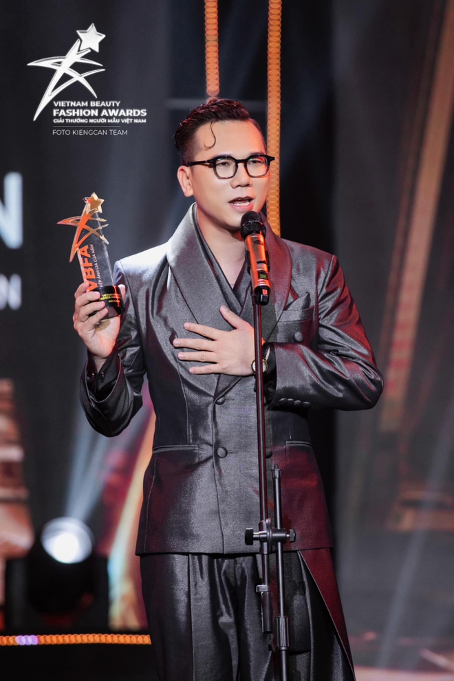 Kiếng Cận - người lưu giữ nhiều khoảnh khắc đặc biệt sẽ chụp ảnh cưới cho Quang Hải (Ảnh: FBNV)