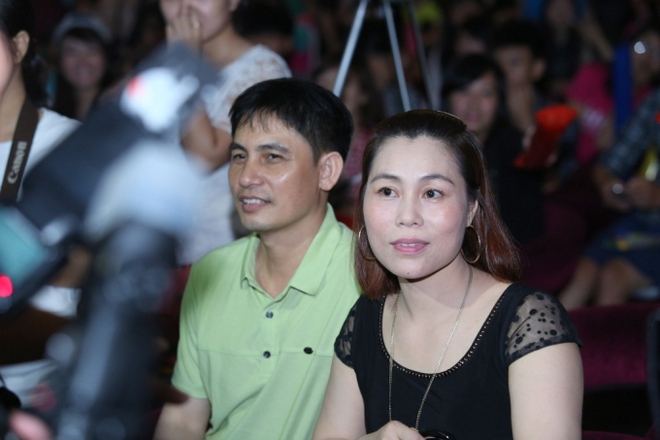 Bố mẹ Sơn Tùng luôn cố gắng thu xếp thời gian để xuất hiện trong những dịp đặc biệt của con trai