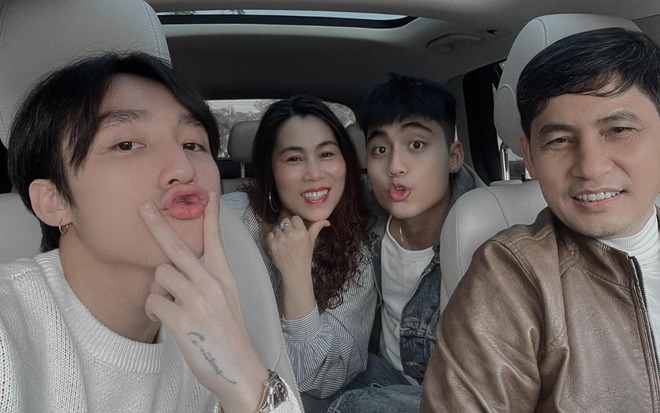 Bố mẹ luôn là chỗ dựa vững chắc cho Sơn Tùng trên bước đường nghệ thuật