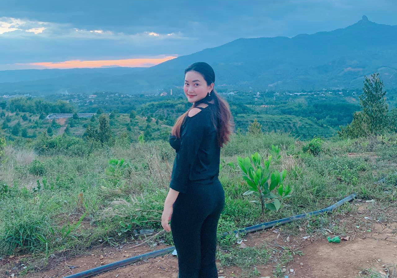Phan Như Thảo đứng trên mảnh đất gần 5000m2 mà cô 