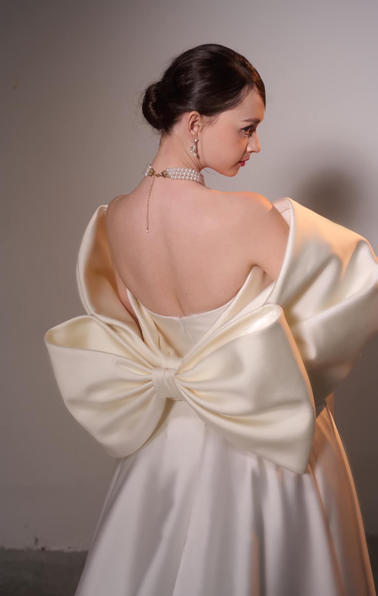 Cận cảnh mẫu váy cưới trị giá 90 triệu mà Chu Thanh Huyền diện trong lễ cưới tại Hà Nội.