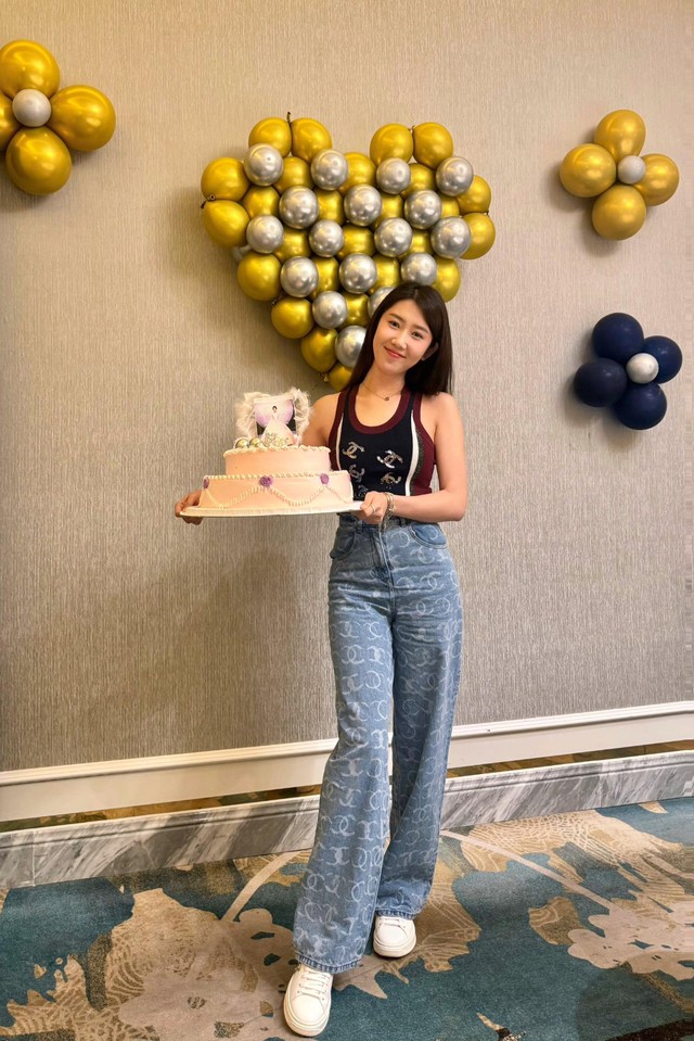 Thuý Ngân cho biết gia đình hối thúc kết hôn nhưng cô muốn tập trung vào sự nghiệp trong giai đoạn này