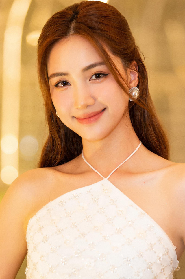 Sau khi chia tay với bạn trai thiếu gia, Hoà Minzy tới nay vẫn chưa công khai người yêu mới