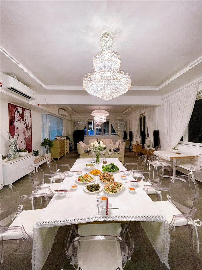 Hiện cô sinh sống trong dinh thự khang trang tại TP.HCM