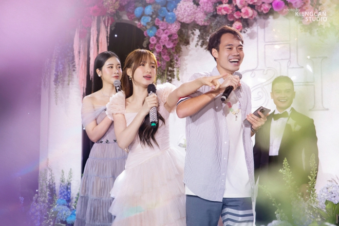 Văn Toàn và Hoà Minzy là cặp bài trùng ở đám cưới Quang Hải và Chu Thanh Huyền