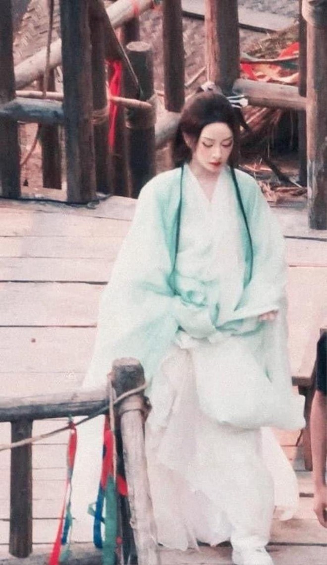 Bức ảnh Chi Pu trong tạo hình cổ trang Hoa ngữ gây xôn xao