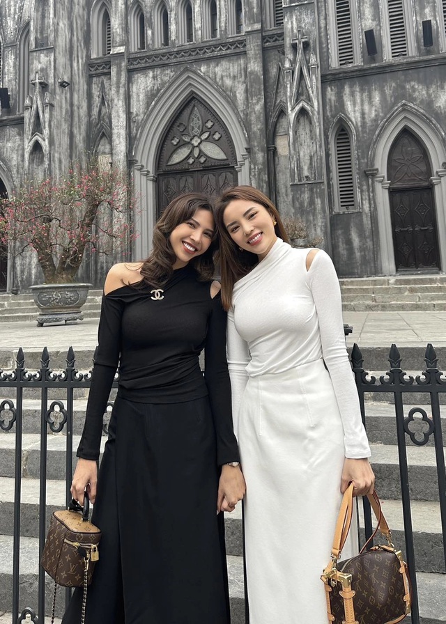 Cả hai thường xuyên đăng tải dòng trạng thái tâm trạng trong thời gian qua