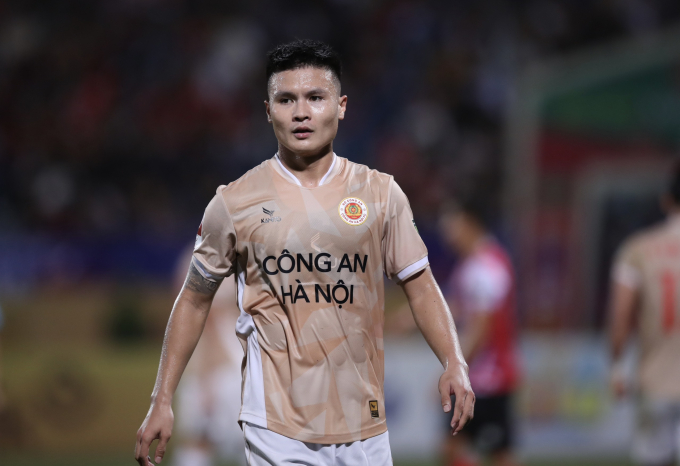 Quang Hải ở trên sân lạnh lùng