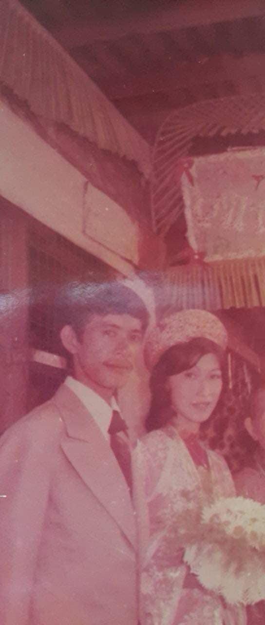 Những chiếc ảnh cưới của bố mẹ Minh Tú