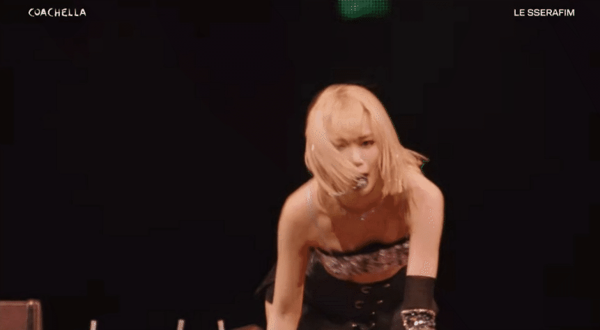 LE SSERAFIM vừa nhảy vừa hát