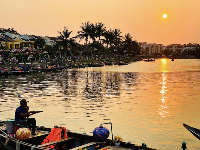 Khung cảnh hoàng hôn tuyệt đẹp trên sông Hoài qua ống kính của Lâm Chí Dĩnh