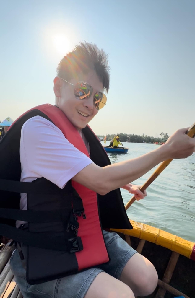 Visual cam thường của Lâm Chí Dĩnh nhận được vô số lời khen từ cộng đồng mạng. Loạt ảnh du lịch của nam diễn viên thu về hơn 10.000 lượt yêu thích chỉ trong chưa đầy 1 tiếng đăng tải