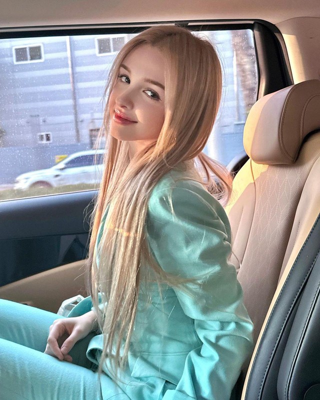 Karimova Elina khẳng định các đường nét trên gương mặt của mình là hoàn toàn tự nhiên, không hề can thiệp dao kéo.