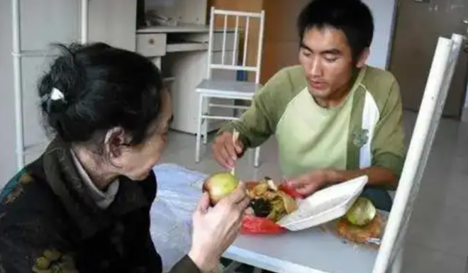 Lưu Tú Tường và mẹ