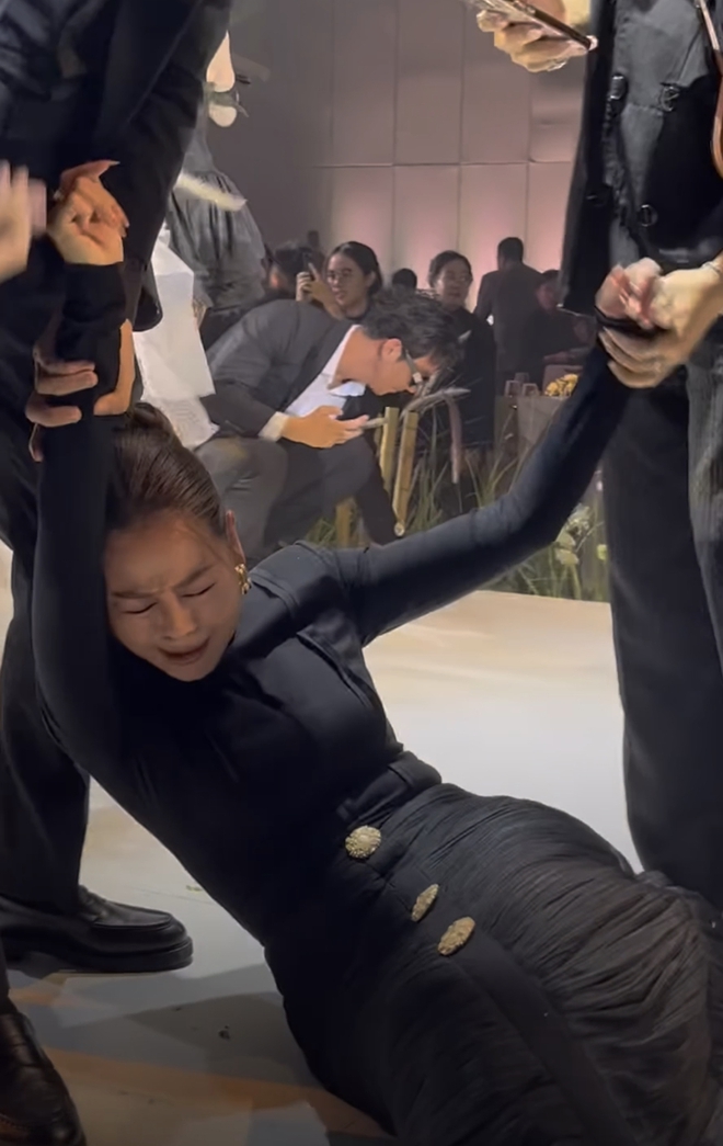 Hành động của nữ diễn viên dù là đùa nhưng khiến netizen tranh cãi vì quá lố