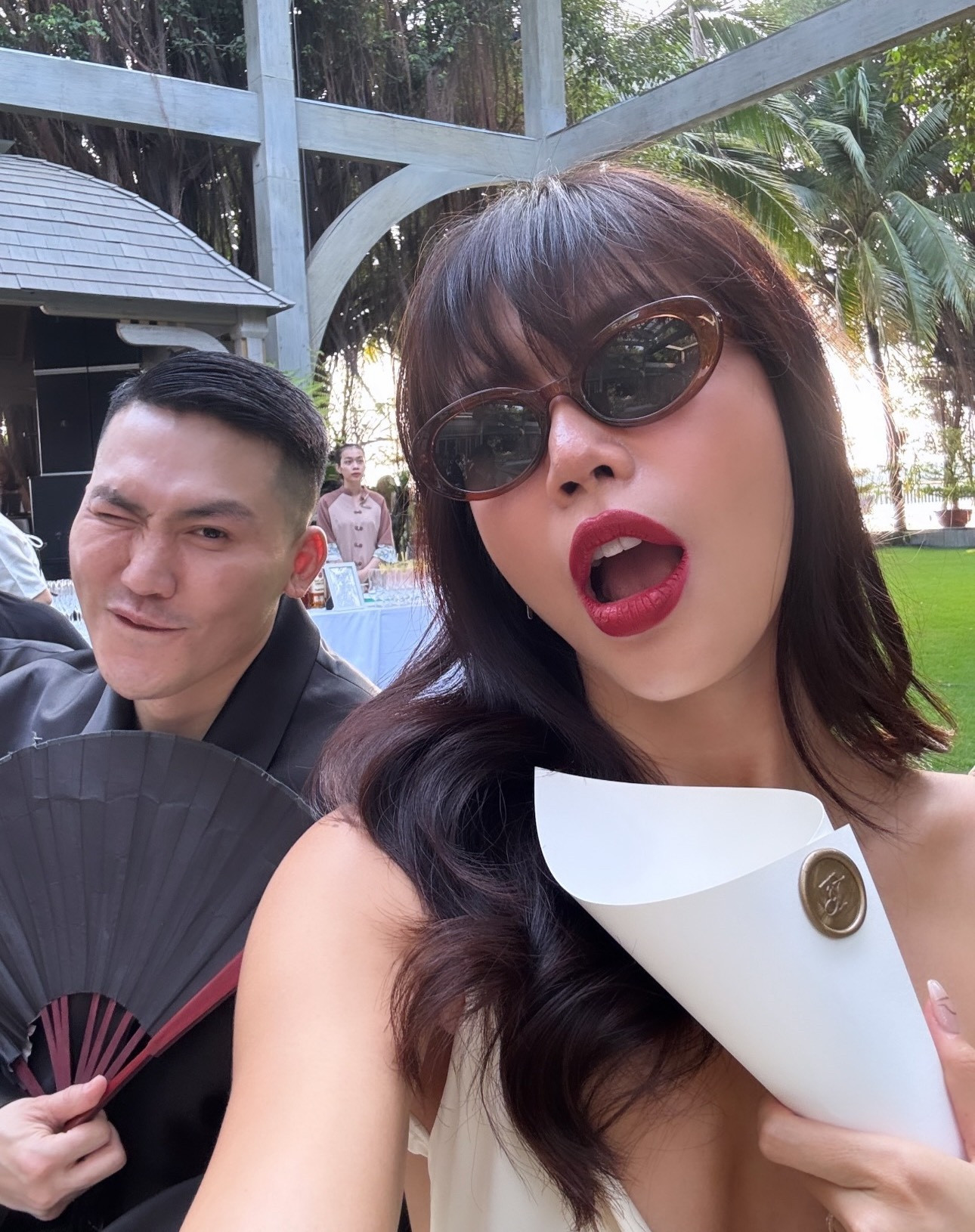 Siêu mẫu Minh Tú góp mặt chúc mừng đám cưới Cao Thiên Trang và ông xã. Chiều qua 13/4, lễ cưới của Minh Tú và Chris - vị hôn phu người Đức vừa diễn ra tại TP.HCM quy tụ nhiều ngôi sao trong giới giải trí Việt.