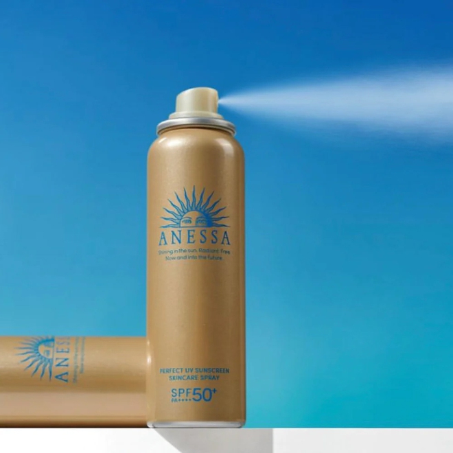 Xịt chống nắng Anessa Perfect UV Sunscreen SkinCare Spray N SPF50+, PA++++. (Ảnh: Internet)