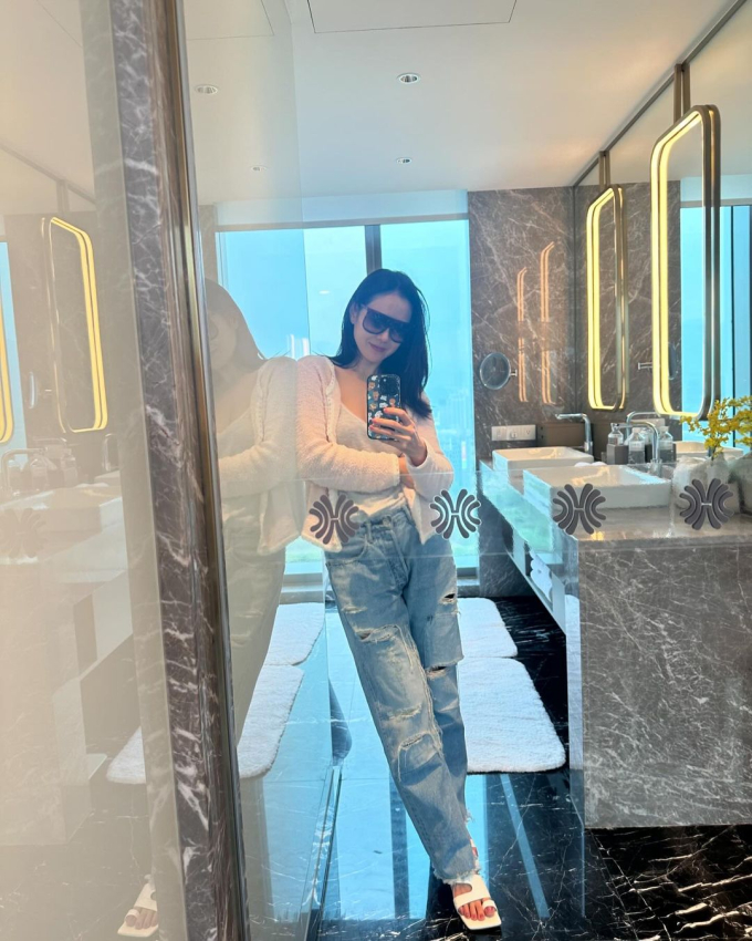 Vừa về tới khách sạn, Son Ye Jin đã cập nhật hình ảnh mới lên trang cá nhân