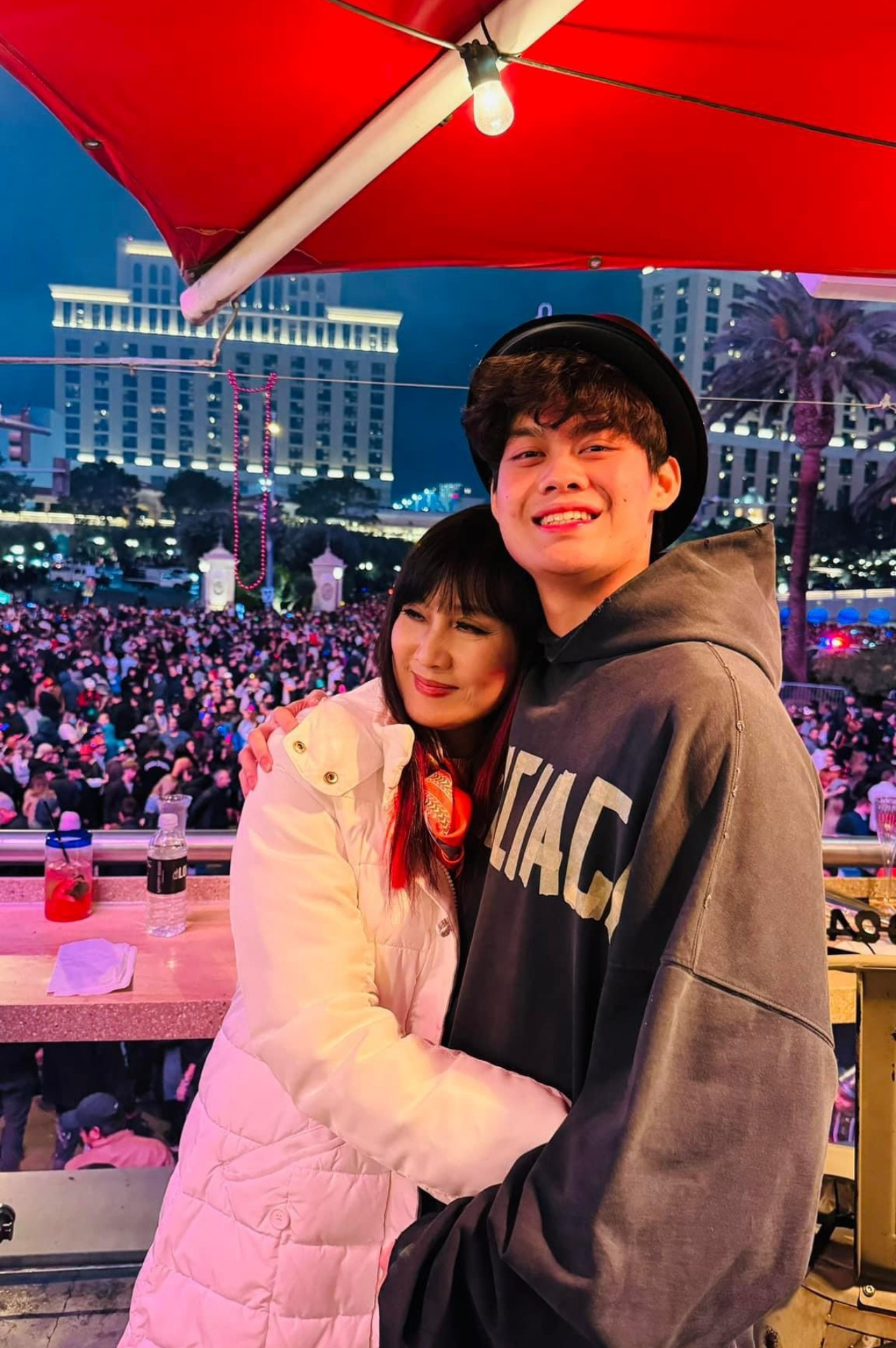 Hiền Mai tự hào vì con trai giỏi giang, sống tình cảm. 