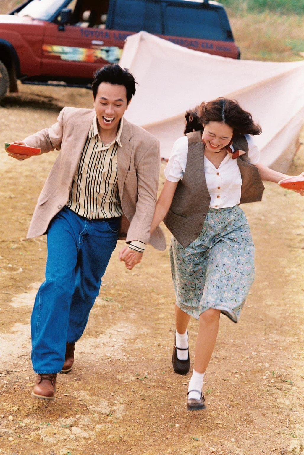 Diễn viên Phạm Quỳnh Anh - vợ sắp cưới của Anh Đức công bố loạt ảnh cưới chụp khoảnh khắc rất tự nhiên.