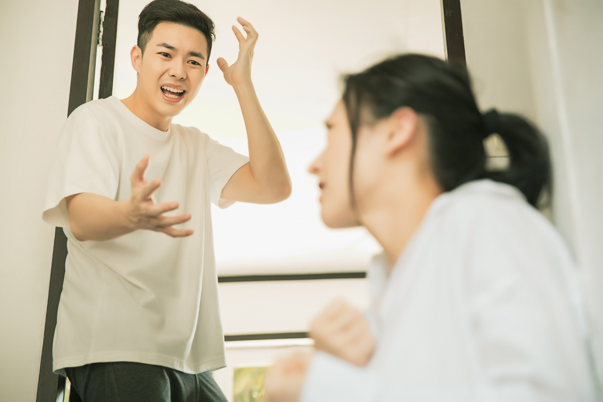 Hãy xem bạn đời của bạn có dấu hiệu thích kiểm soát và ưa bạo lực hay không. (Ảnh minh họa)