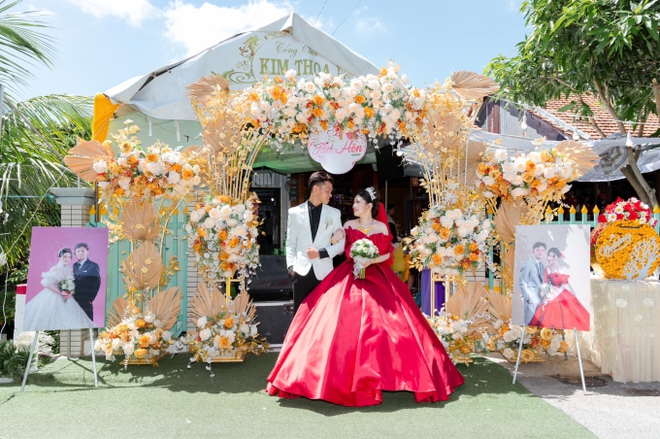 Sau khi cưới chàng cầu thủ cũng thoải mái hơn trong việc công khai ảnh vợ