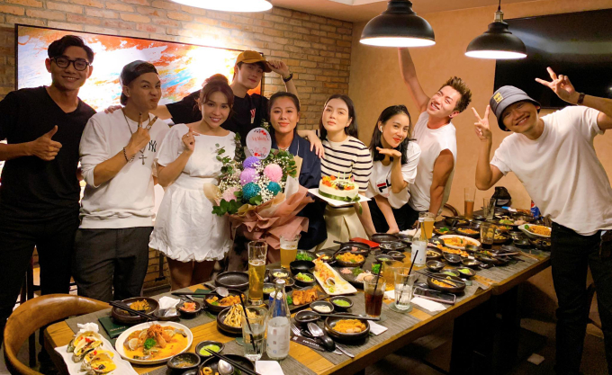 Khả Như và Nam Thư từng là thành viên một hội bạn. Cả hai thường tụ tập, ăn uống cùng nhau