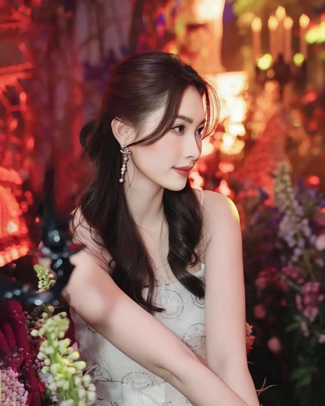 Hoa hậu Đặng Thu Thảo nổi tiếng với làn da trắng mịn, không tì vết. (Ảnh: Internet)