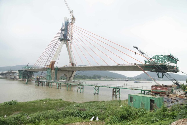 Cầu Đồng Việt trong quá trình thi công. Ảnh chụp ngày 17/4/2024. Ảnh: TPO