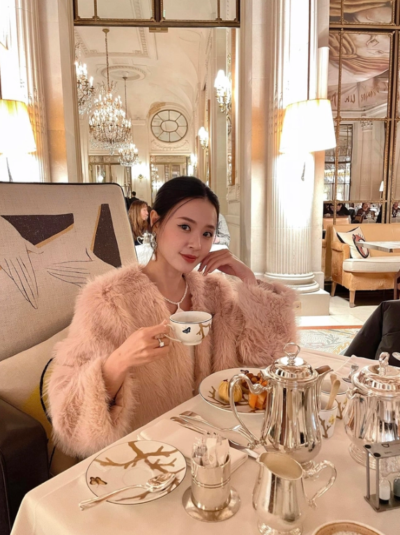 Cuộc sống sang chảnh của Midu