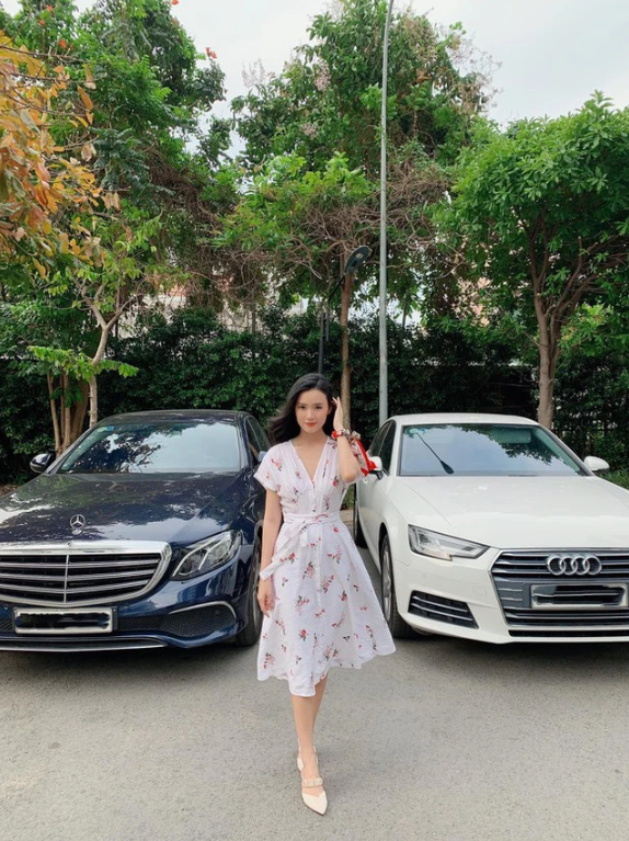 Midu sở hữu 2 chiếc xe sang, cô cho biết từng phải 