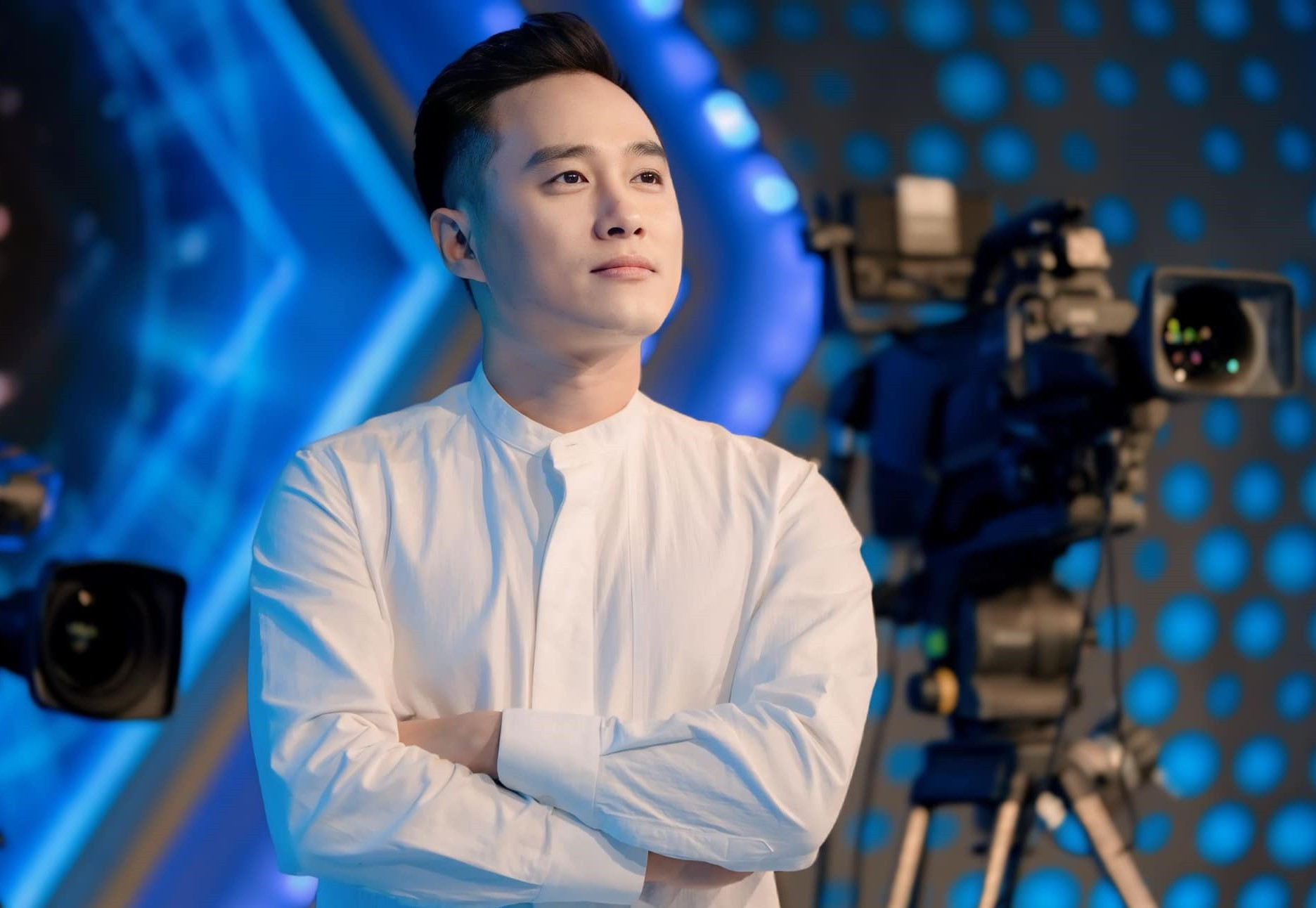 MC Ngọc Huy ở hậu trường 'Đường lên đỉnh Olympia'. 