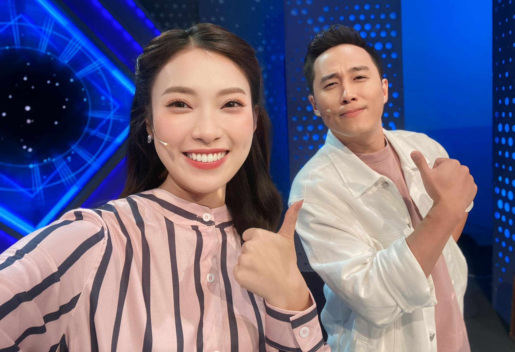  Ngọc Huy và Khánh Vy ở hậu trường chương trình mới nhất. 