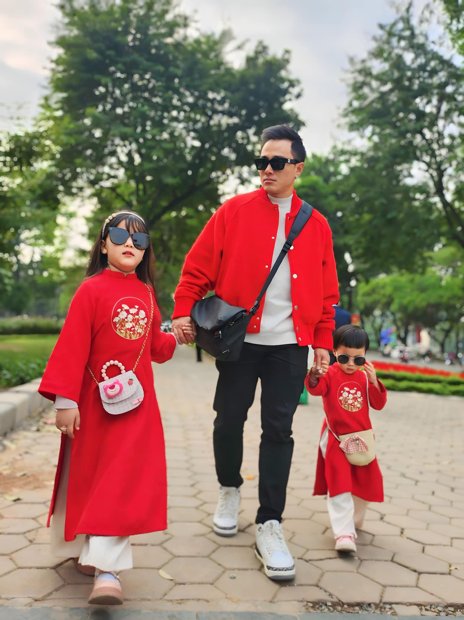 MC Ngọc Huy và hai con gái. 